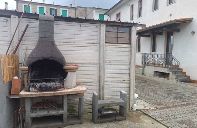 Large apartment in a very quiet village very close to Pisa and Livorno.