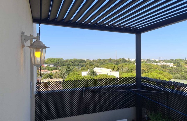 Large apartment with blioclimatic terrace 12 m2