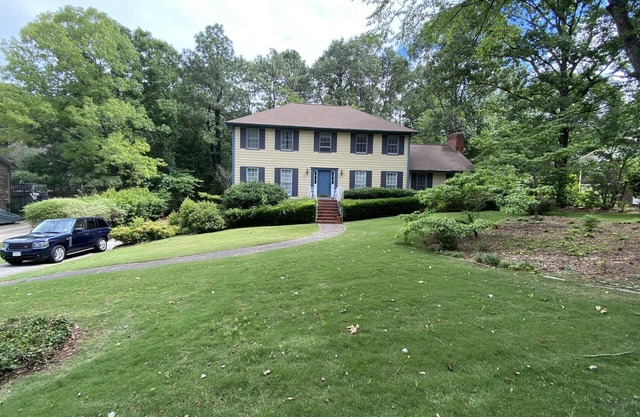 Large comfortable house, close to everything. Single Family Only