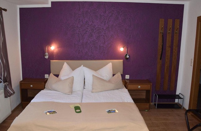 large double room, shower, toilet - Pension Lachmann