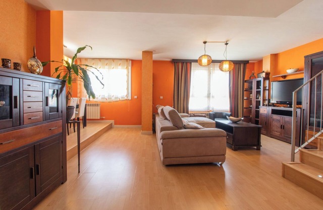 Large duplex with all amenities.