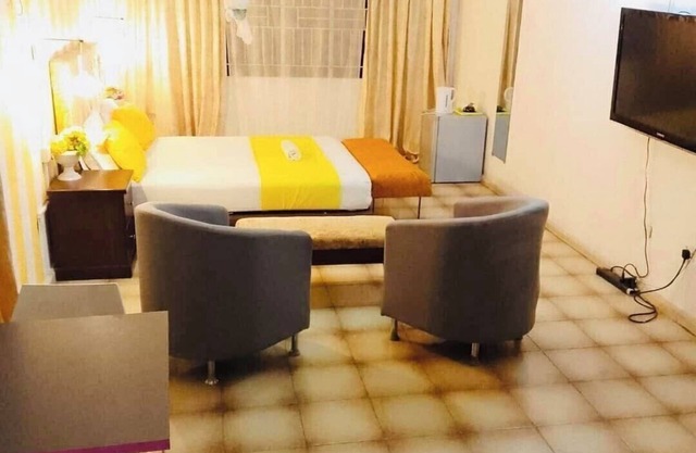 Large ensuite king room , Excellence water system, Solar, generator, WIFI, B&B