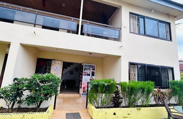 Large ensuite Single , Excellence water system, Solar, generator, FREE WIFI, B&B