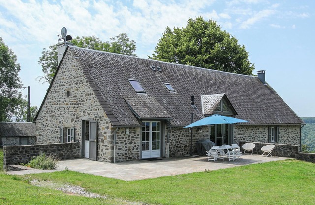 Large * farmhouse renovated in the countryside.