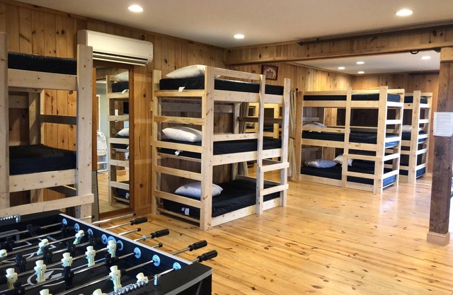 Large Groups - sleeps up to 24 -group ski rentals & lift tickets available