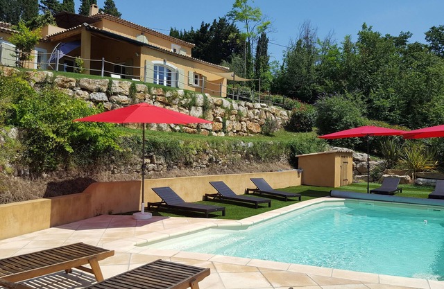 Large heated pool Villa beautiful view of Provencal village and Esterel