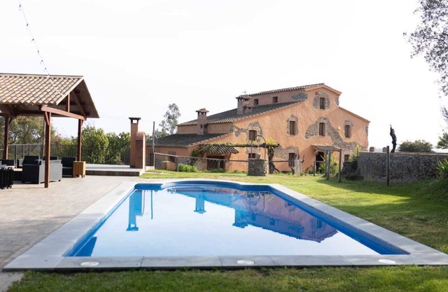 Large house with pool 2 BBQ, close to the beaches ideal for celebrations.