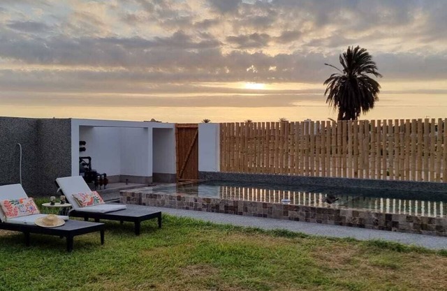 Large house with a big swimming pool for 16 people in Paracas