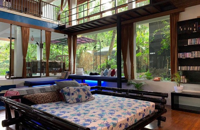 Large House with Swimming Pool-Griya Alcheringa