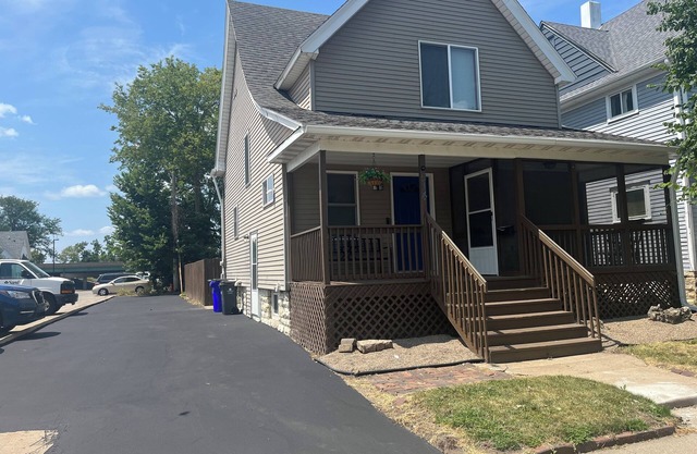 Large, inviting home near Amphitheater and Downtown