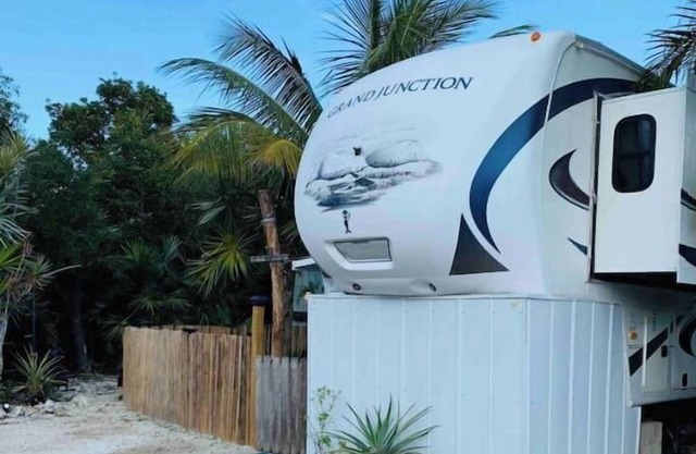 LARGE LOT & RV | LOWER KEYS