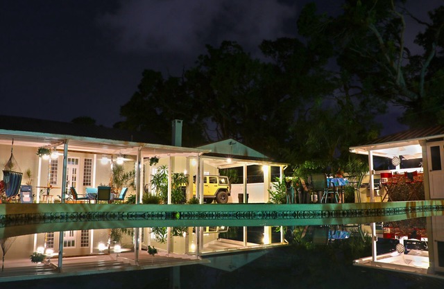 LARGE POOL/JACUZZI-Spacious Historic Hacienda, near BEACHES, Bio Bay, & tours