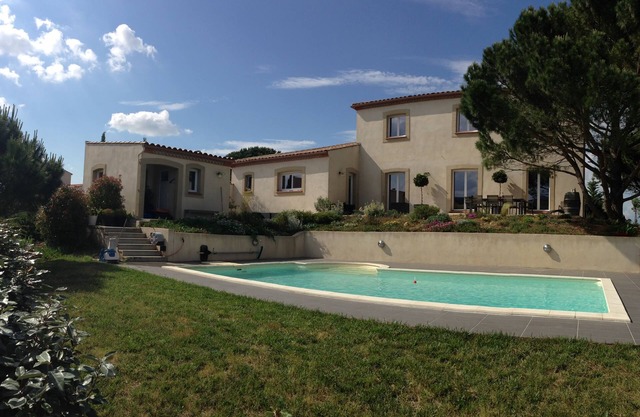 Large Pool Villa! Near the city, the lake and the medieval city .