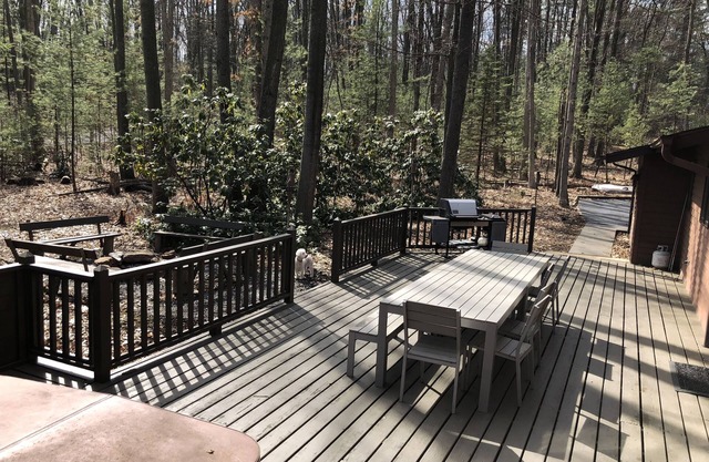 Large, private retreat on 1.4 acres, close to PSU