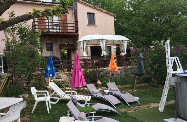 Large, quiet house on large plot with swimming pool Promo 3rd SEM of August