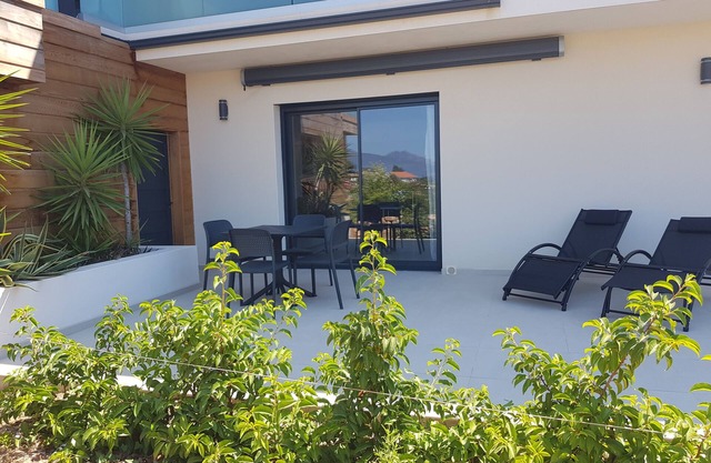 LARGE Studio 35m2, new and air-conditioned, Available on September 18