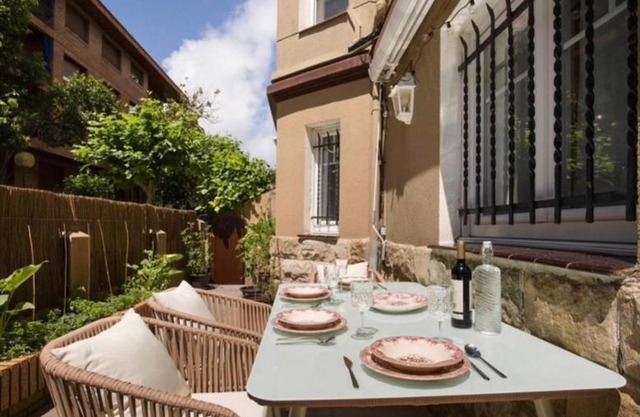 Large terrace 3 minutes from the beach
