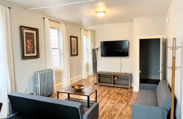 Large unit in Kiel close to Road America/Elkhart Lake