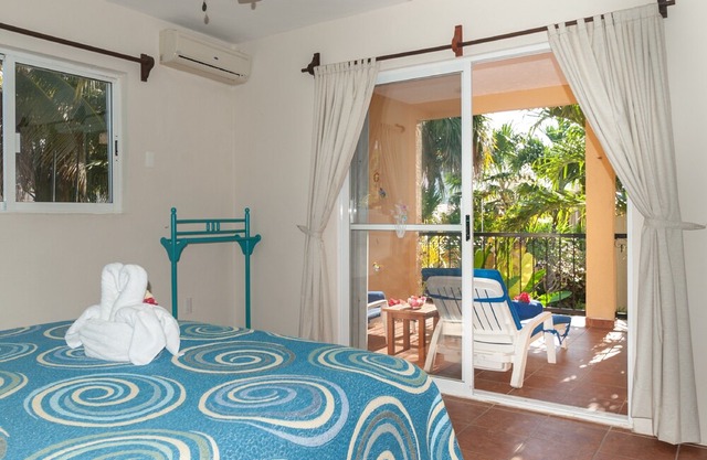 Large, very popular, airy apartment with kitchen and shaded private balcony