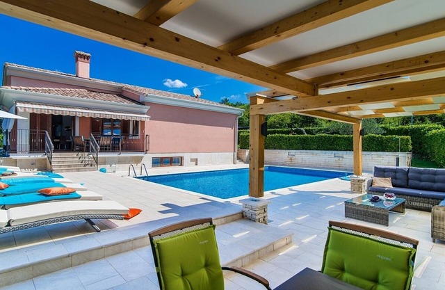 Large Villa, Private Pool, Ideally located just 15 minutes from the Picturesque Resort of Rovinj!