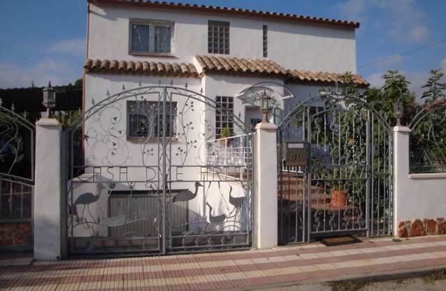 Large villa with pool, billiards/cinema room, 12 people