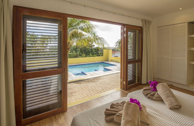 Large villa with private swimming pool and view over the Spanish water!