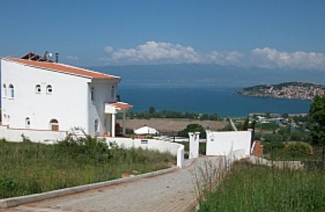 Large Villa With Private Pool And Amazing Lake Views