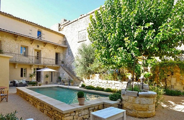 Large village house with heated swimming pool, Uzes, Provence