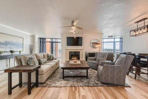 Larimer Luxury Top Notch Amenities Walk to All