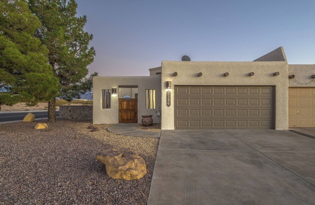Las Cruces - Modern 3BR Near Downtown, Mesilla, White Sands + Backyard Oasis