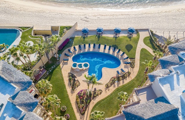 Las Olas Oceanfront Surfer's Paradise, 3 Bedroom Ground Level End Unit