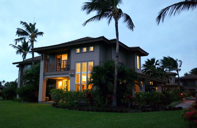 Last minute discount 40% off! Quiet, redone end unit. Great views. Play 90 golf!