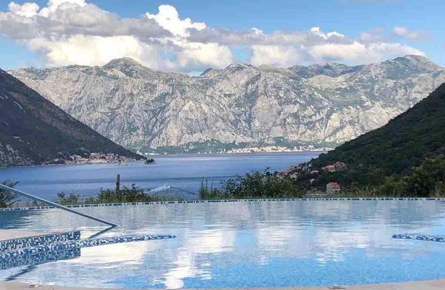 Lavander Bay - 2 bedroom apartment with pool