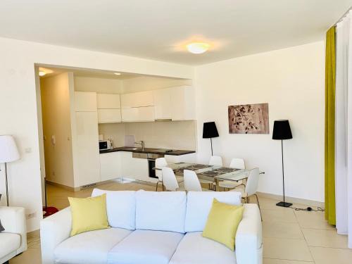 Lavender Bay Apartment B13