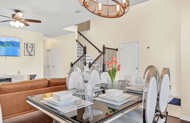 Lavender Wonder - 6 Bdrm, 3.5 bath with pool & spa