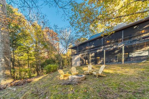 Lazy Bear Cottage With Hot Tub