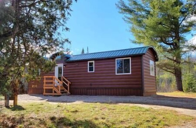 Lazy Deer - Cabin on 50 acres w/Hot Tub and mountain view