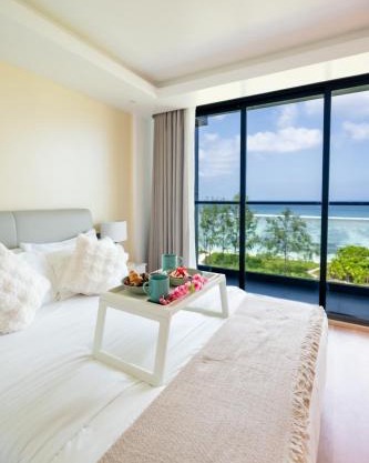 Lazzlla1BR Beachfront Oceanfront Apartment