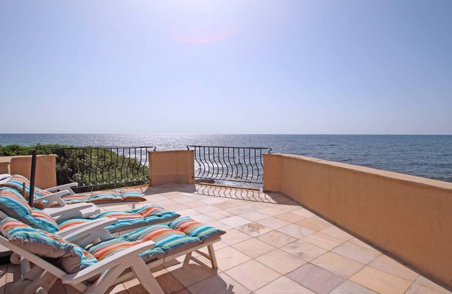 Le Bateau - 4 people - Feet in the water - Beach - Air conditioning - WiFi - Sainte Maxime