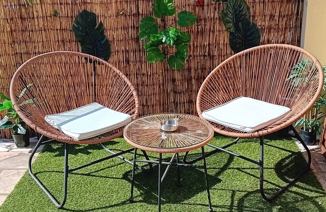Le Cocon Cosy is a 5-minute walk from the station.
