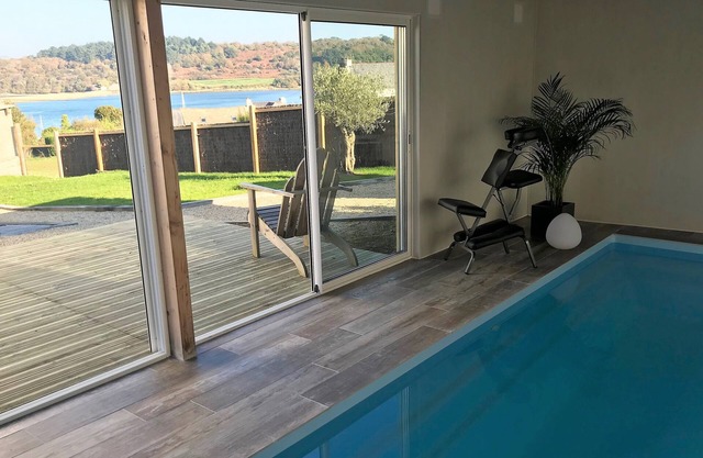 Le gite TY STEREC SWIMMING POOL indoor heated to 29° view and HAMMAM