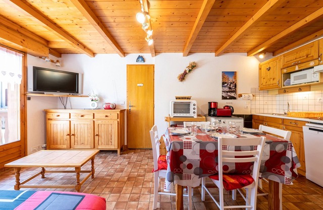 Le Névé - Two Bedroom Apartment, Sleeps 6