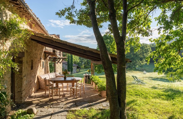 Le Pianore Private Tuscan Villa, Pool, Mountain views, 50ha Organic Farm