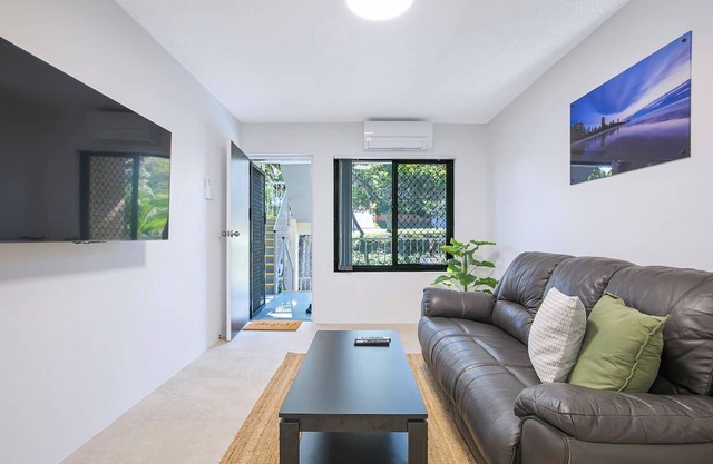 Leafy Corner Simple Stay near Brisbane River and CBD