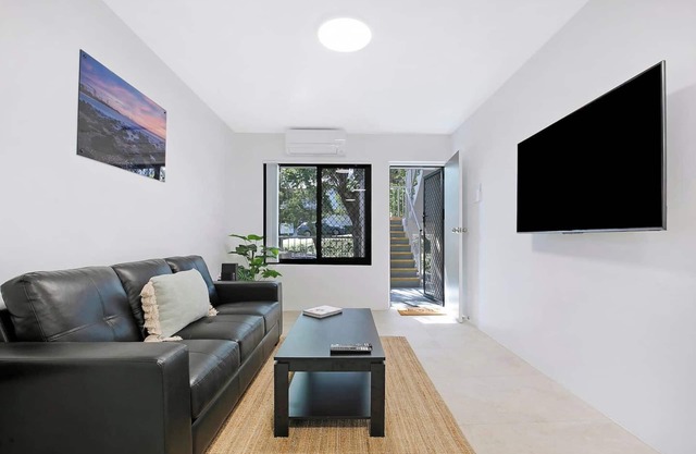 Leafy Hideout Quiet Comfort near Riverfront and CBD
