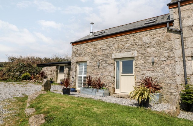 LEGHORN, pet friendly, with hot tub in St. Austell