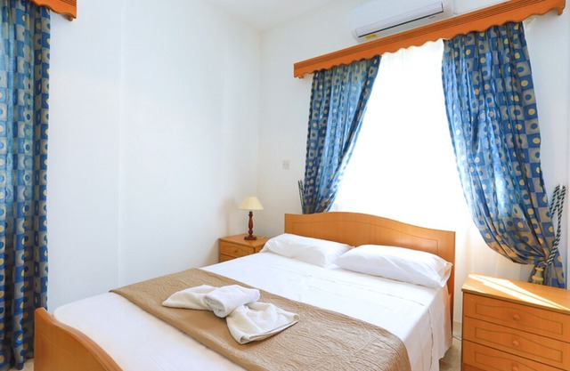 Lemon Grove Dio: Modern and comfortable villa located close to sandy beach. Private pool