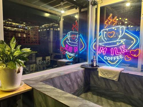 LEO Homestay 139 Hang Bac