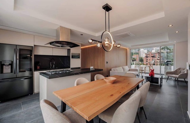 lEPl Modern Apt, AC, Nice View, Balcony, Provenza