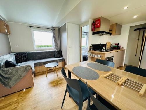 Les Charmettes Mobilhome 2 ch Climatisé - Terrasse fermée - Locsweethome